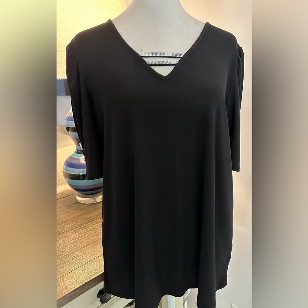 89th & Madison V-Neck with Blinged Accent with 3/4 Sleeve Blouse - Size L/G